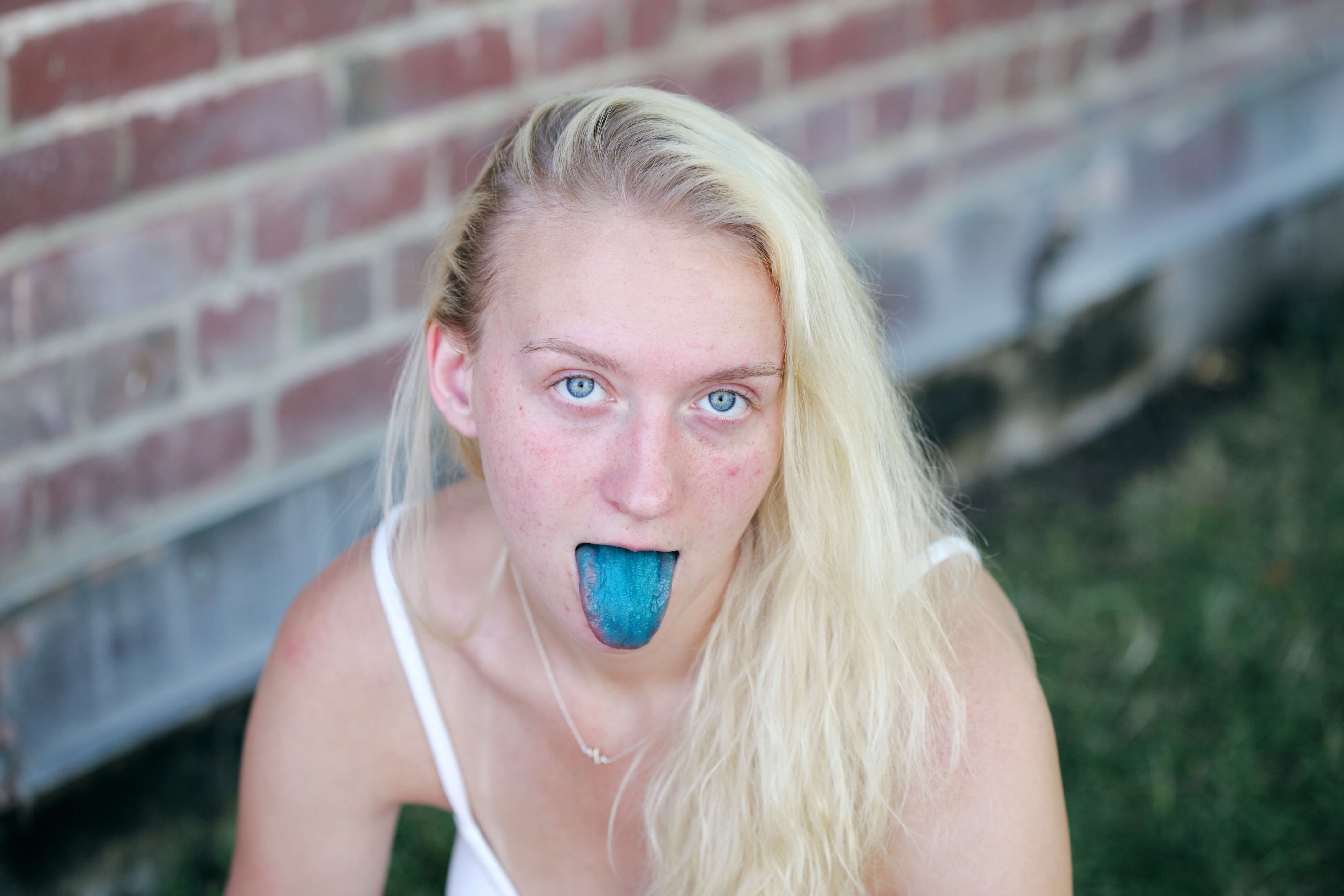 woman-showing-blue-tongue-1517309.jfif